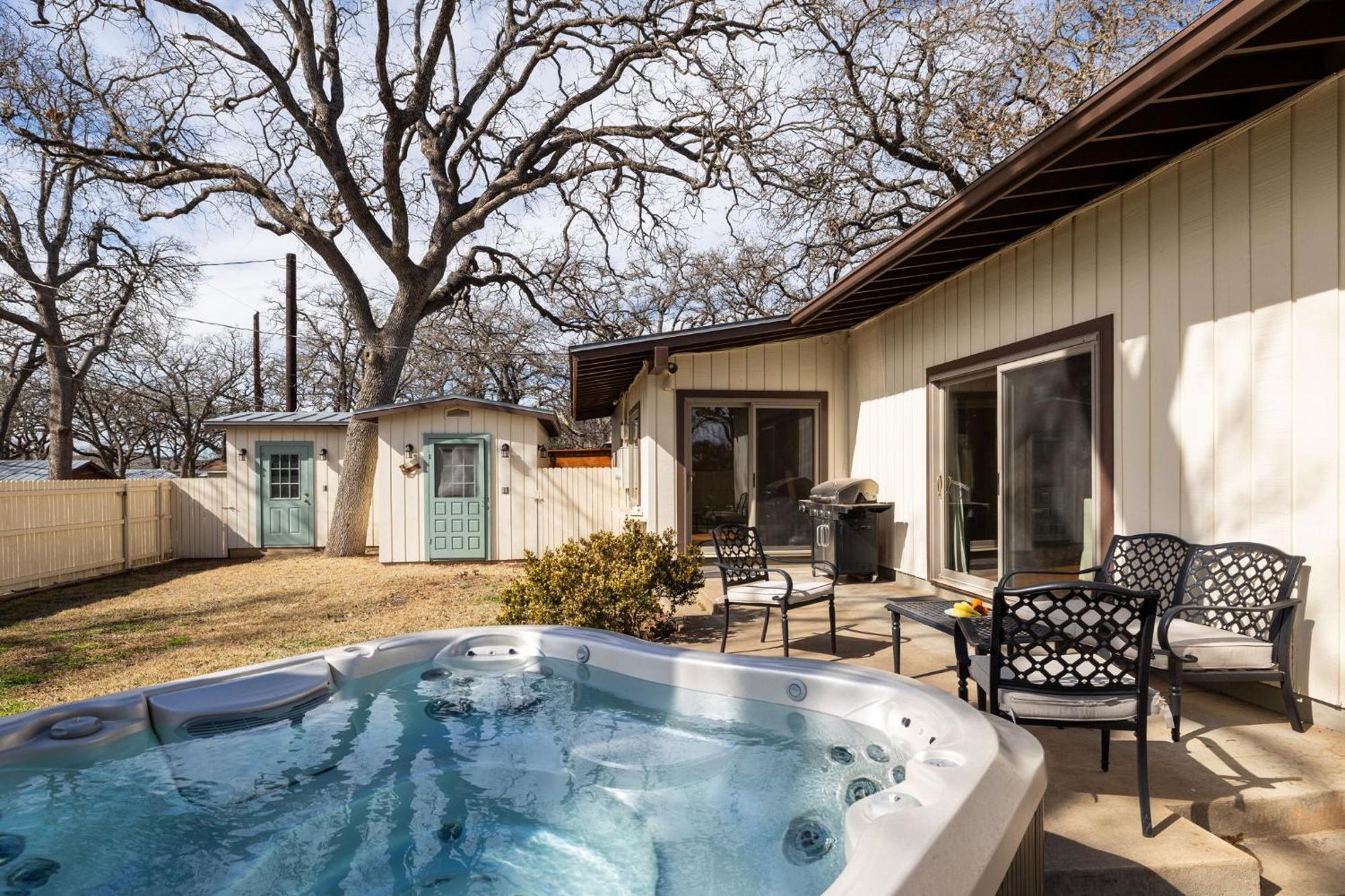 Das Treff Platz- The Gathering Place - Hot Tub! Villa Fredericksburg Exterior foto